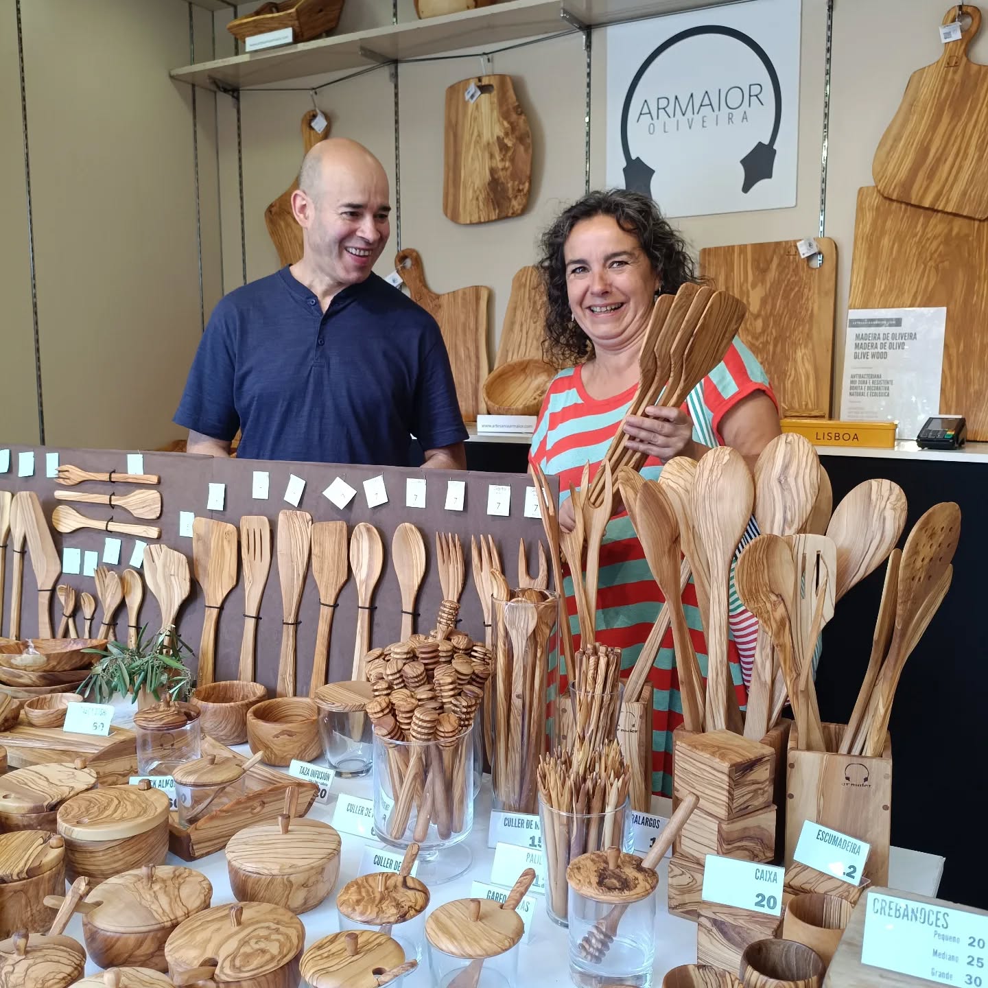 Seguimos no stand n°42 na @feira_mostrart nos xardíns de Méndez Núñez na Coruña. Ata o día 31 de agosto a nosa compañeira Tatiana estará agardando a vosa visita.💙💙