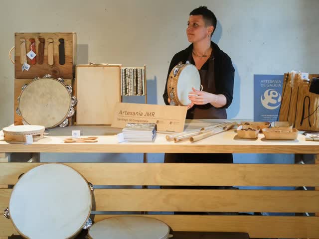 A partir de mañá e ata o domingo estaremos nos pendellos de Agolada, na cita que mais nos gusta do ano o #corazóndeartesanía2025 🩵🩵🩵