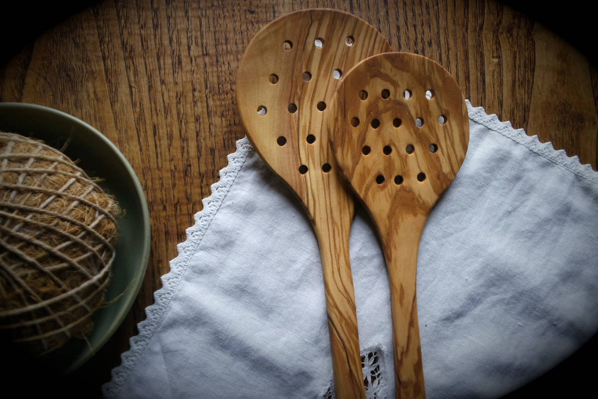 Espumaderas redondas en madera de olivo